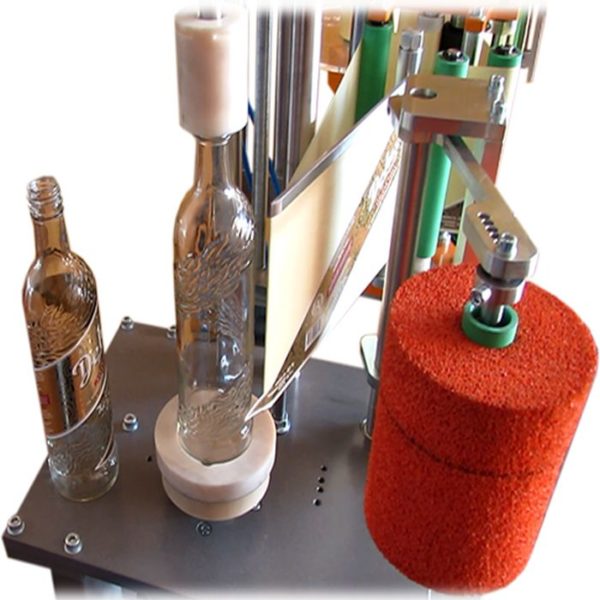 Semi automatic labelling machine for peculiar containers and labels