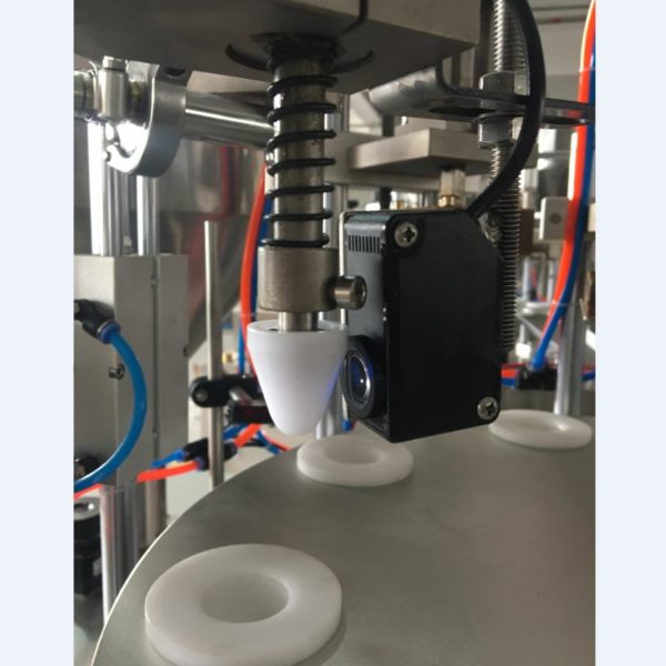 Automatic rotary ultrasonic filling sealing machine for viscous products in plastic tubes