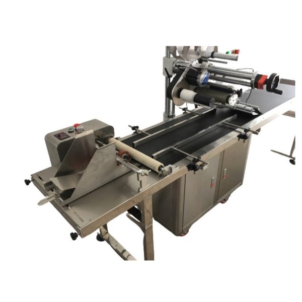 Automatic labelling machine for small and big bags/envelops
